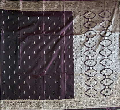 STUNNING WINE NEW BANARASI SOFT ZARI WORK FLORAL MOTIFS AND RICHPALLU AND BORDER WITH BLOUSE ✨