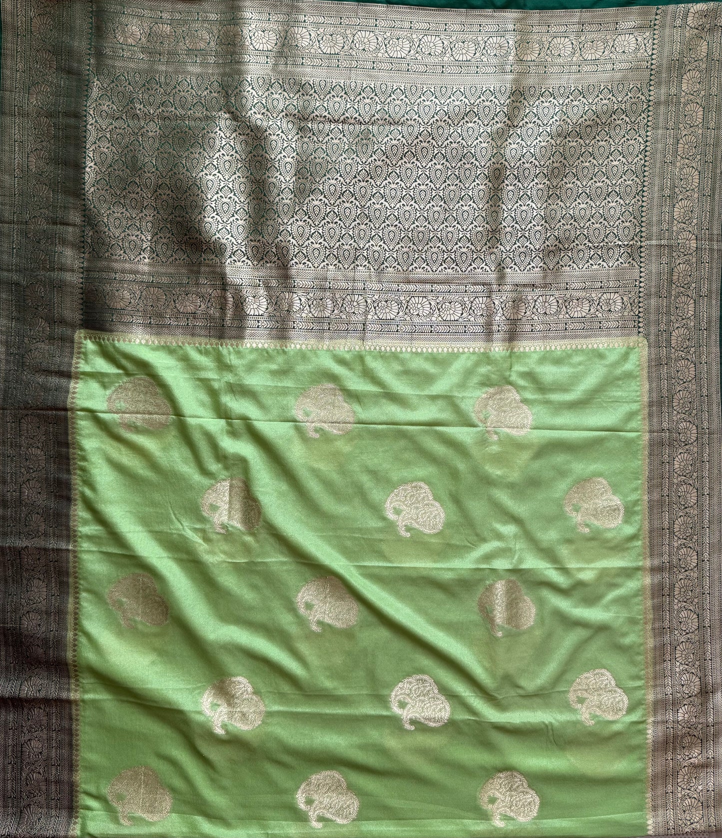STUNNING COMBINATIONS PASTEL GREEN AND DARK-GREEN BANARASI ALLOVER GOLD ZARI WEAVING WITH RICHPALLU AND BLOUSE WITH SMALL BUTISS✨