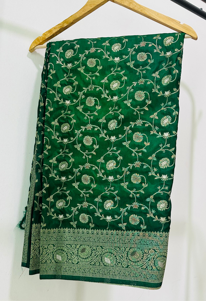 Green banaras allover saree with rich pallu and blouse🍀