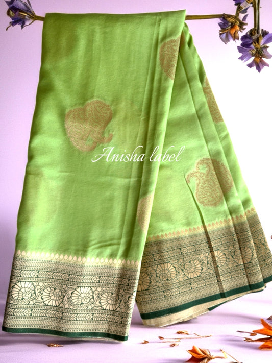 STUNNING COMBINATIONS PASTEL GREEN AND DARK-GREEN BANARASI ALLOVER GOLD ZARI WEAVING WITH RICHPALLU AND BLOUSE WITH SMALL BUTISS✨