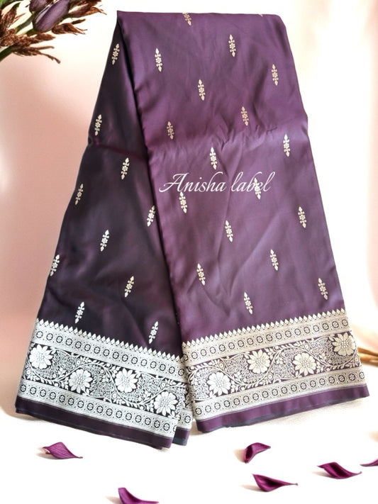 STUNNING WINE NEW BANARASI SOFT ZARI WORK FLORAL MOTIFS AND RICHPALLU AND BORDER WITH BLOUSE ✨