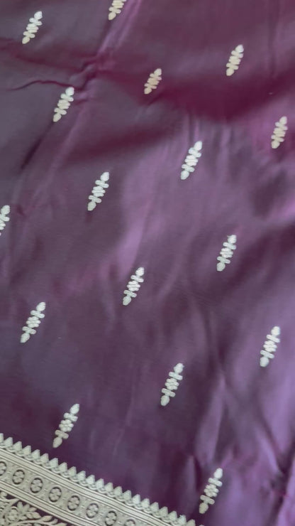 STUNNING WINE NEW BANARASI SOFT ZARI WORK FLORAL MOTIFS AND RICHPALLU AND BORDER WITH BLOUSE ✨